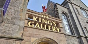 Sign at the entrance to the King's Gallery in Edinburgh